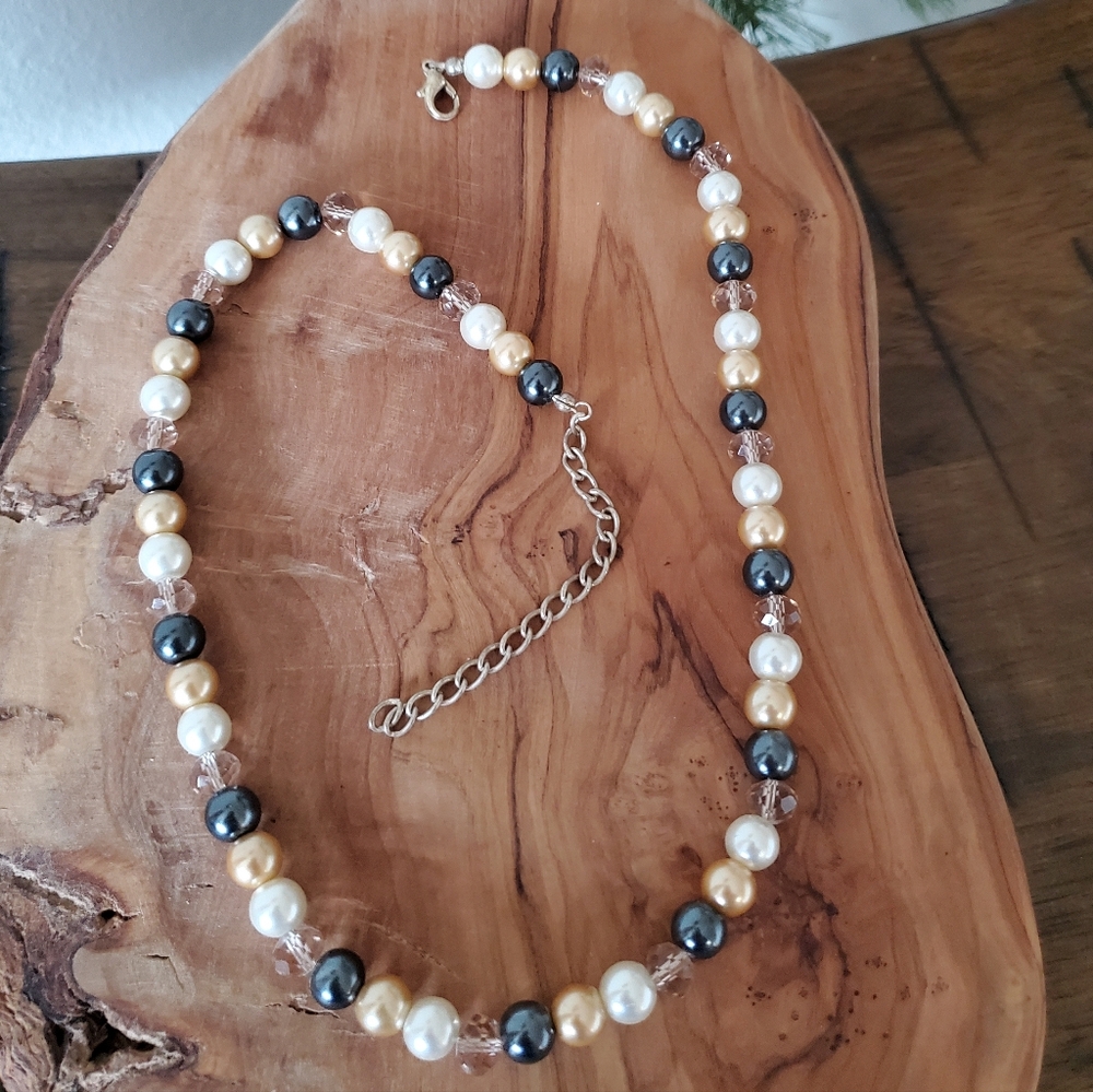 Premier Designs Vintage Mixed Pearl & Crystal Statement Necklace - Picture 1 of 4